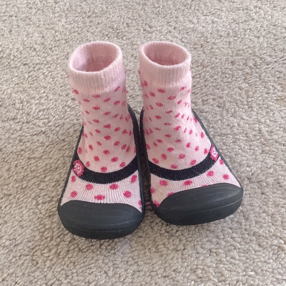 3 Pair of Kids Shoes - Picture 5 of 11